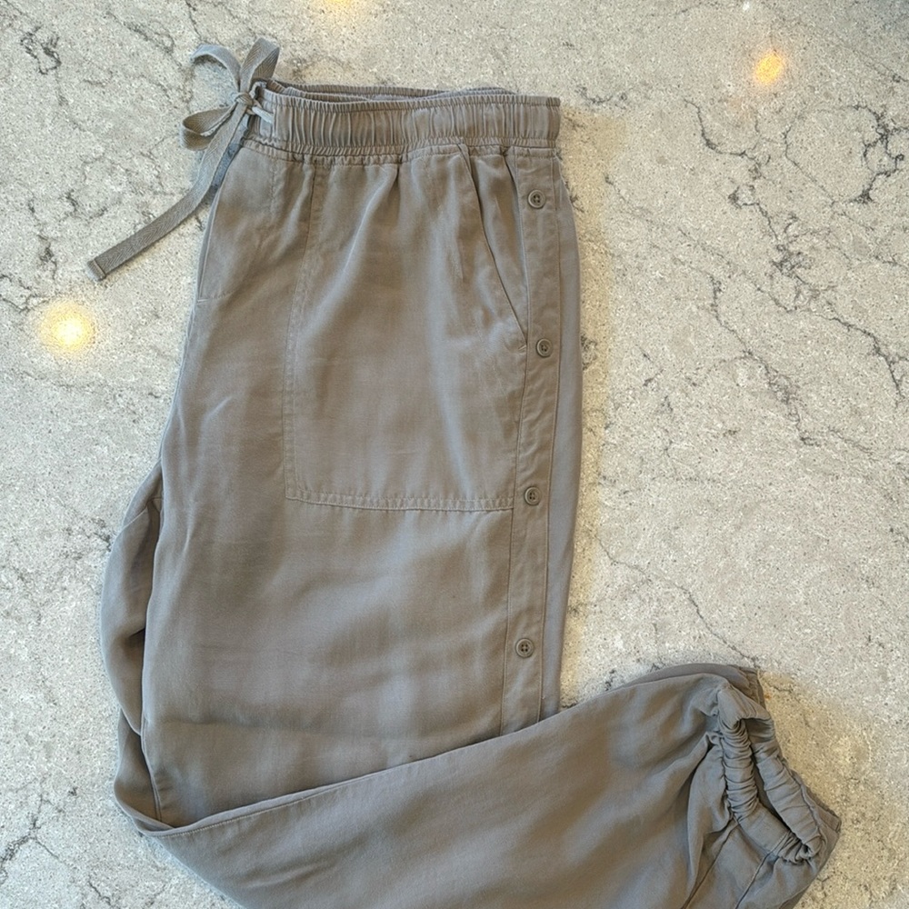 Cloth and Stone lightweight jogger